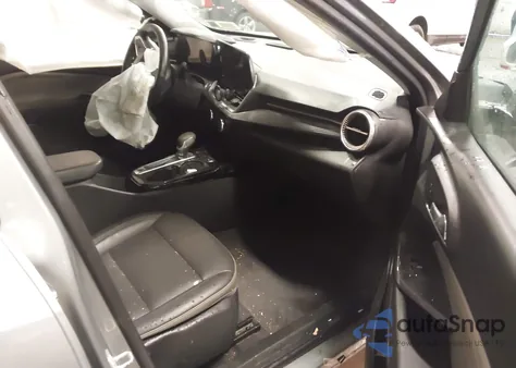 2024 Chevrolet Trax Fwd Activ z USA, uszkodzony, nr VIN KL77LKE25RC063373